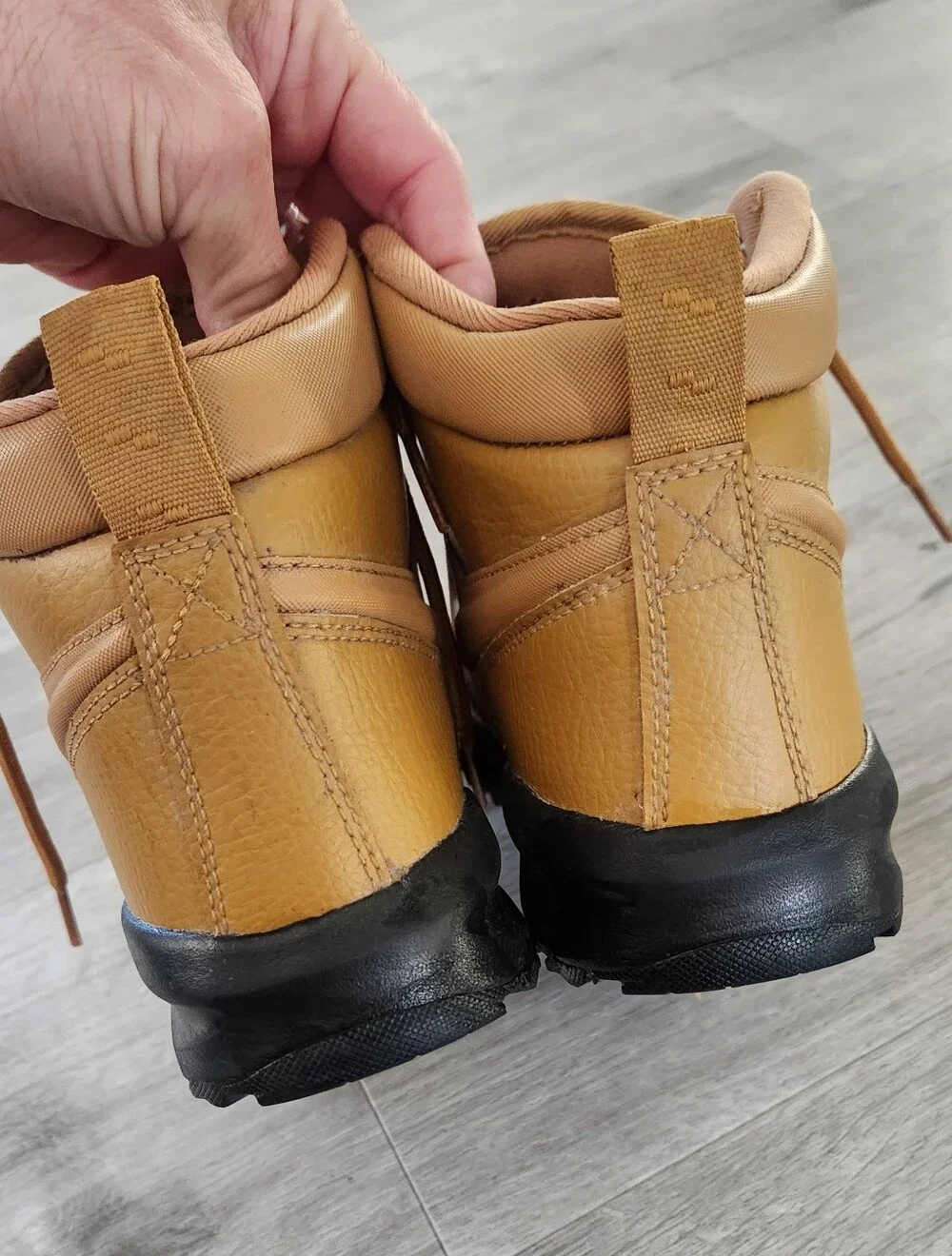 Nike Manoa LTR hiking boots Big Kids Size 4Y Wheat/black
